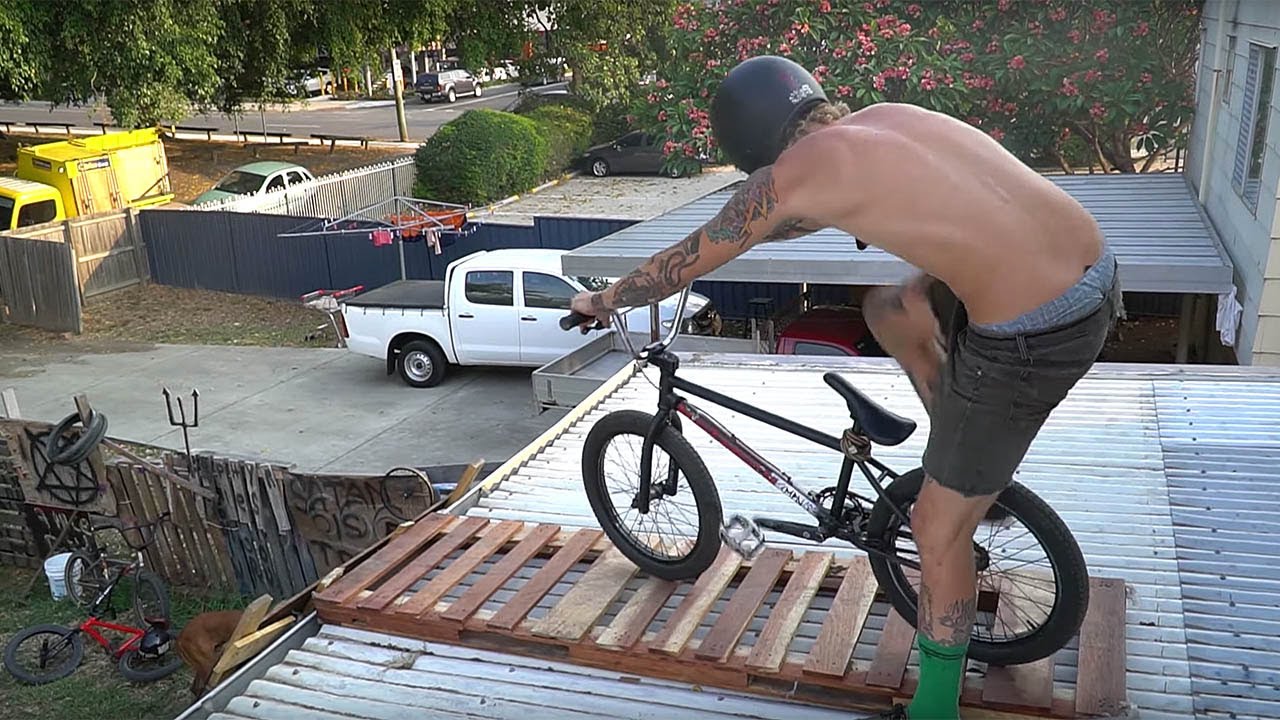 The Smallest Backyard Dirt Jam Ever? – CMPN in CLVLND